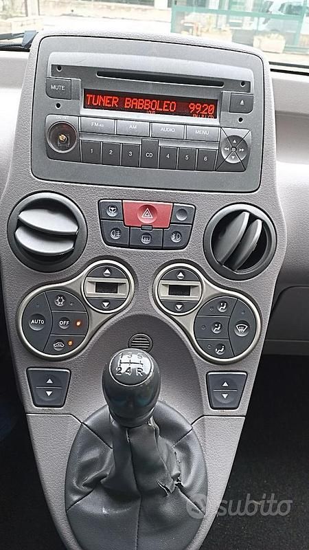 Begagnad Fiat Panda Dynamic 75 HK (55 kW) 2006 Grå Halvkombi