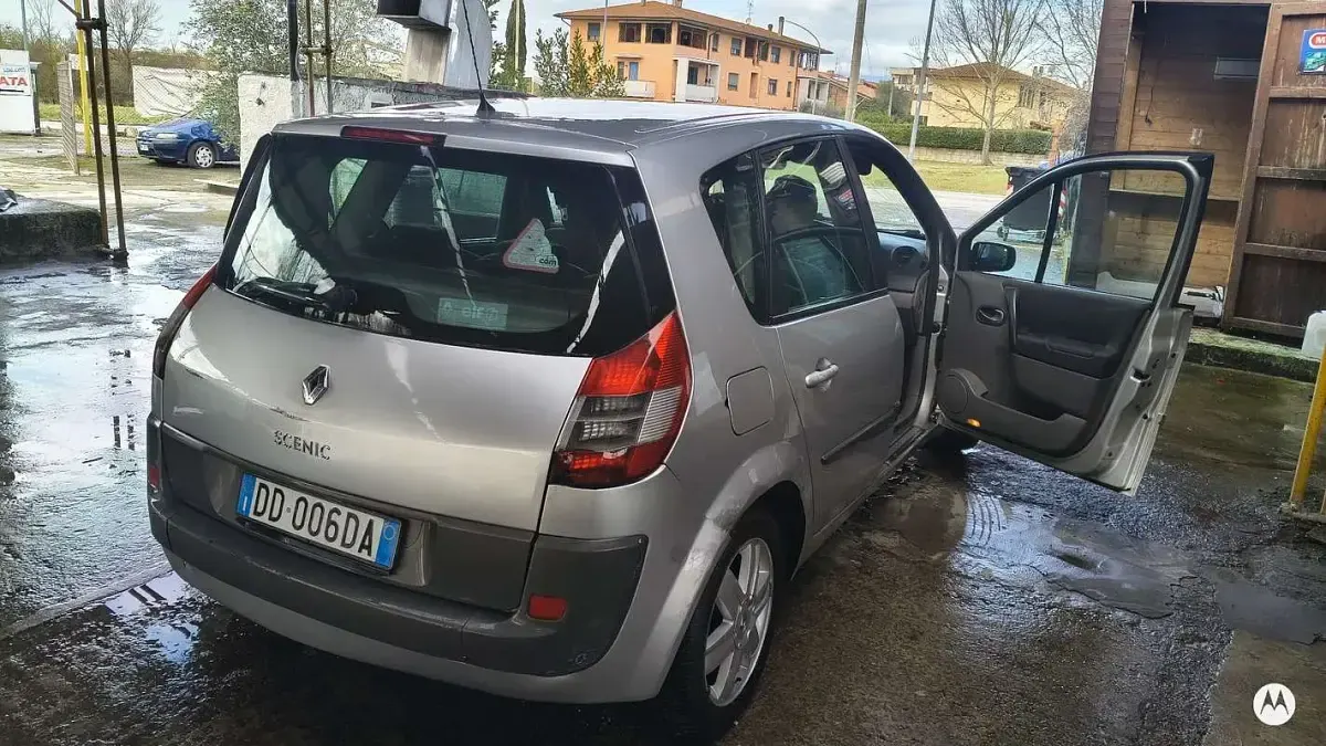 Usata Renault Scénic II Exception 106 CV (77 kW) 2006 Monovolume