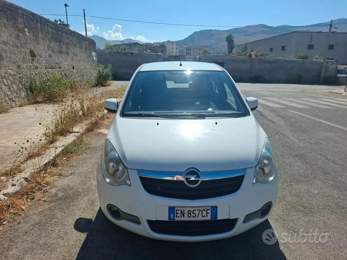 Usata Opel Agila 68 CV (50 kW) 2013 Bianco Utilitaria