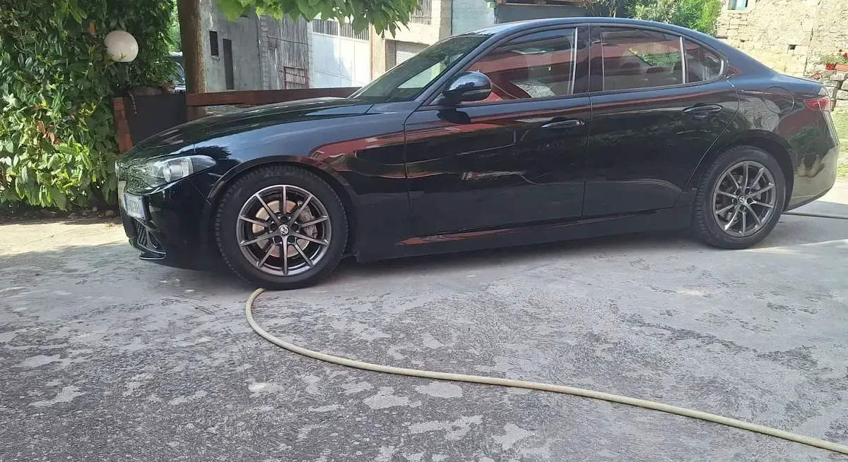 Usata Alfa Romeo Giulia 150 CV (110 kW) 2017 Nero Berlina