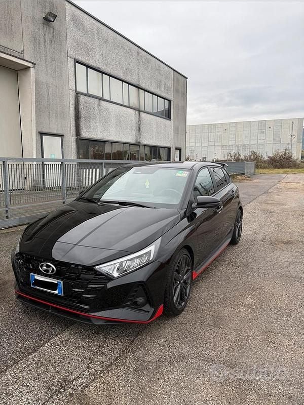 Nero Usata 2023 Hyundai i20 Tre volumi | 26.000 € (Ottimo prezzo) - Immagine 1/4