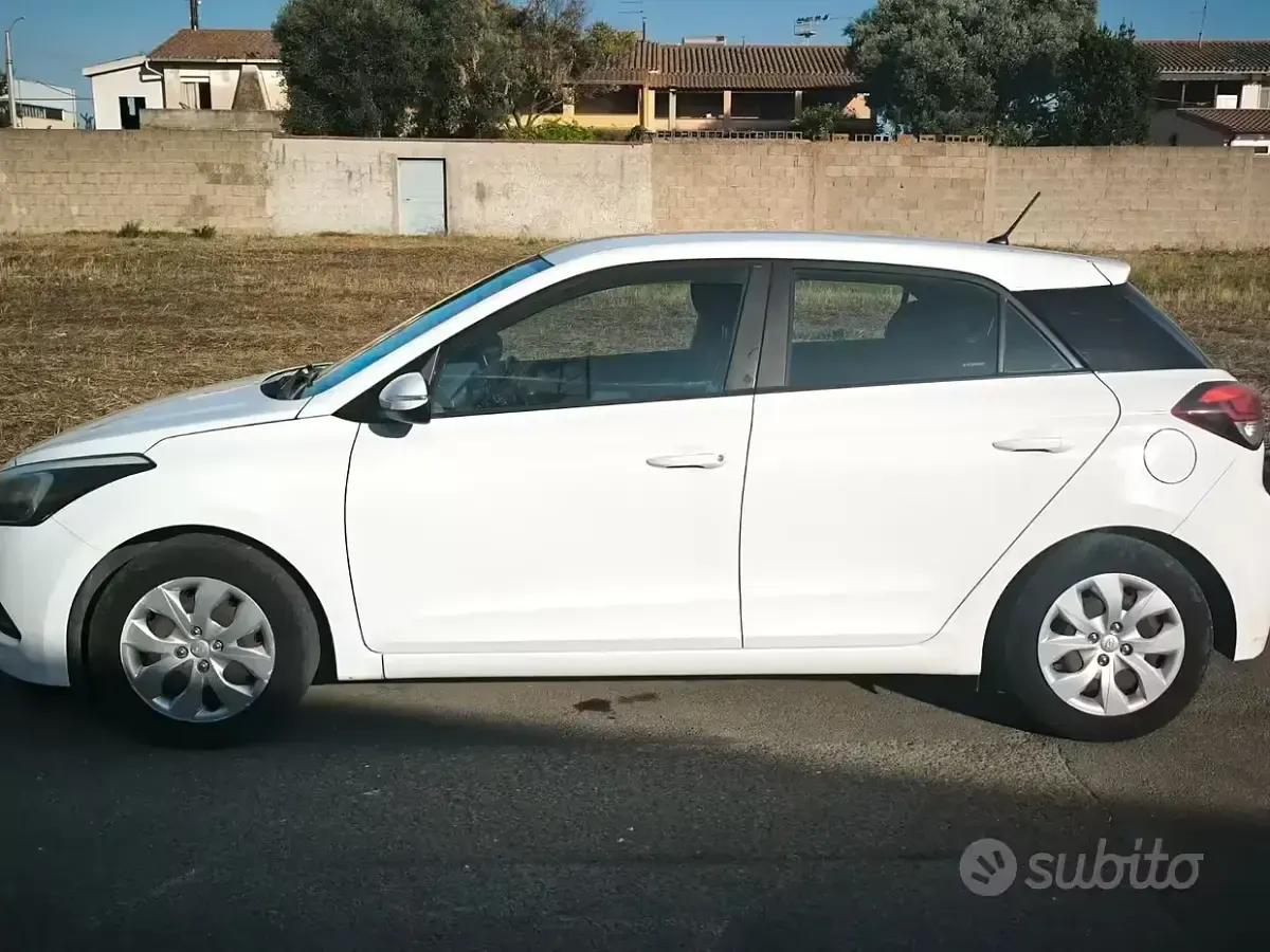 Usata Hyundai i20 75 CV (55 kW) 2017 Bianco Berlina