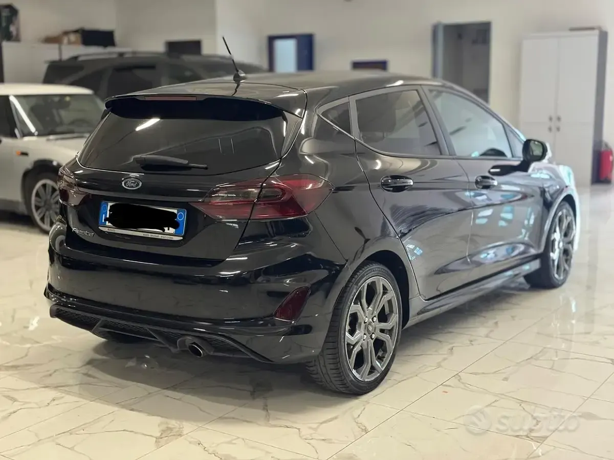Usata Ford Fiesta Vignale 100 CV (73 kW) 2019 Nero Utilitaria