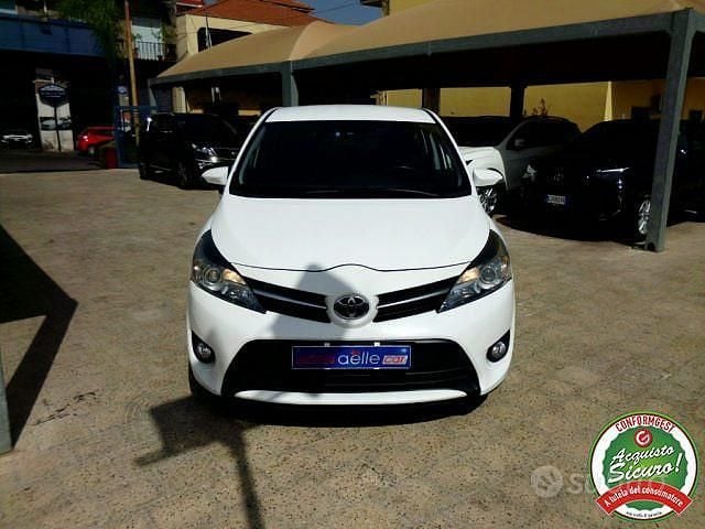 Usata Toyota Verso Business Edition 112 CV (82 kW) 2014 Bianco Monovolume