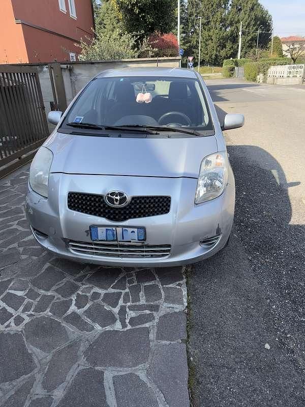 Usata Toyota Yaris Sol 90 CV (66 kW) 2007 Utilitaria