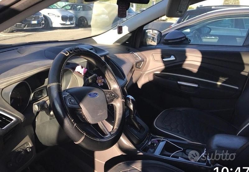 Usata Ford Kuga Vignale 150 CV (110 kW) 2019 Beige SUV