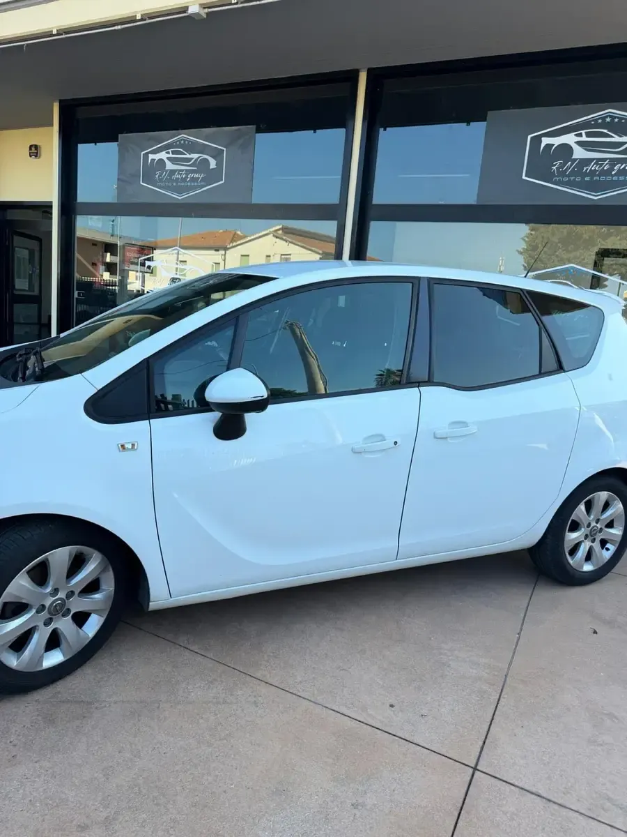 Usata Opel Meriva 95 CV (69 kW) 2014 Bianco Monovolume