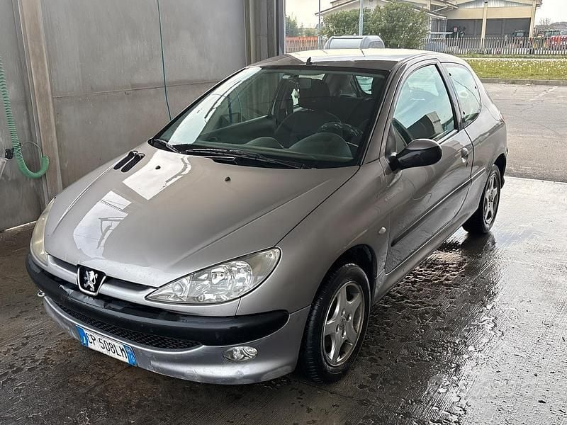 Usata Peugeot 206 68 CV (50 kW) 2004 Grigio Berlina