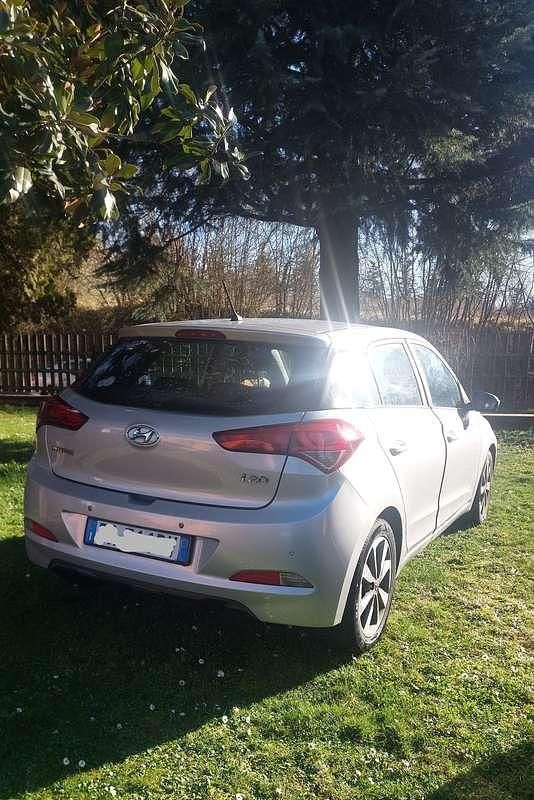 Usata Hyundai i20 Comfort 75 CV (55 kW) 2016 Argento Utilitaria