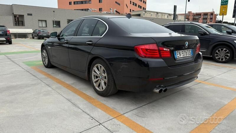 Usata BMW 520 184 CV (135 kW) 2012 Nero Berlina