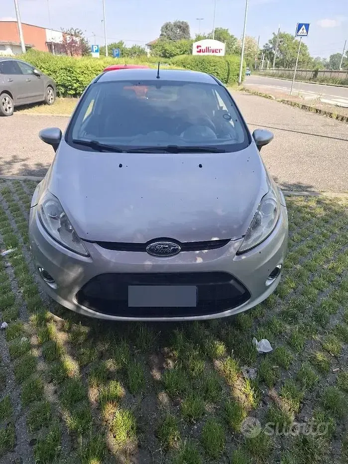 Usata Ford Fiesta Titanium 97 CV (71 kW) 2010 Grigio Berlina