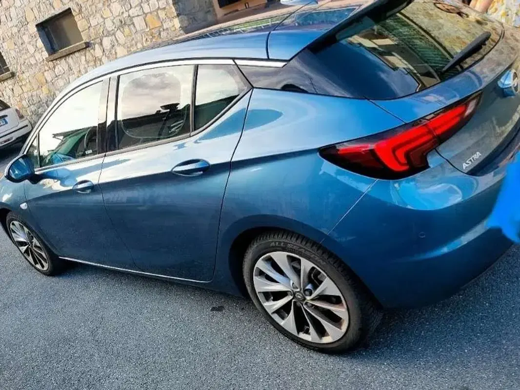 Käytetty Opel Astra Innovation 136 HP (100 kW) 2016 Sininen Sedan