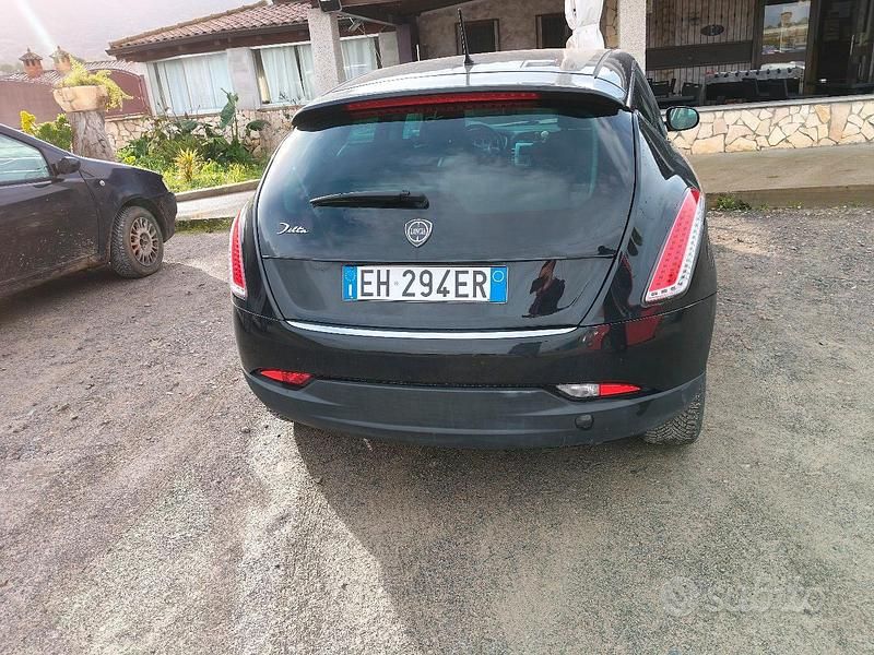 Usata Lancia Delta 120 CV (88 kW) 2012 Nero Utilitaria