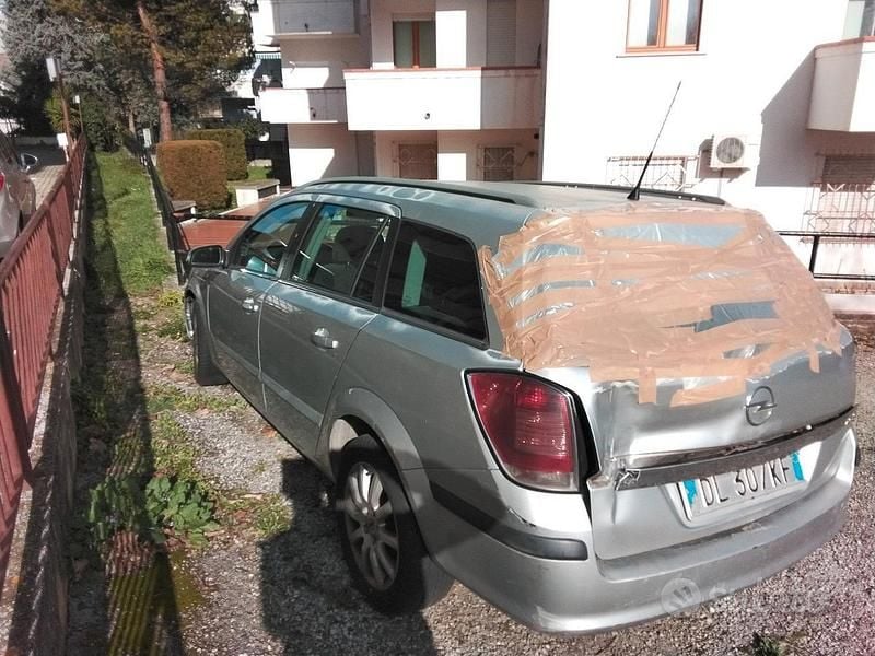 Usata Opel Astra 80 CV (58 kW) 2005 Station wagon
