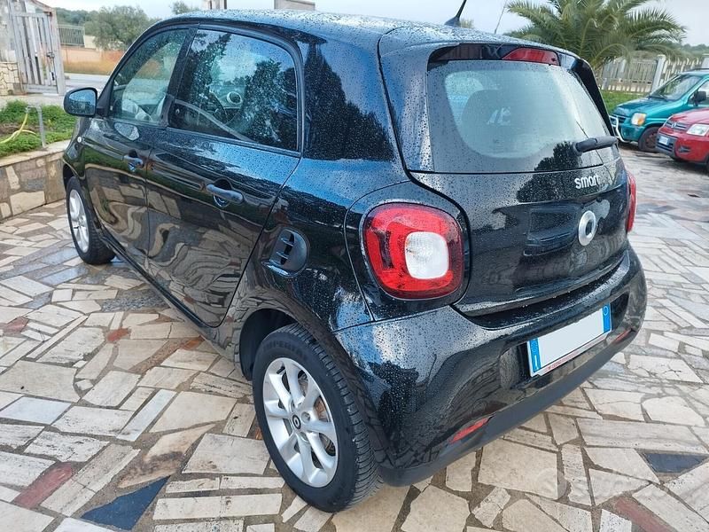 Usata Smart ForFour 71 CV (52 kW) 2015 Nero Utilitaria