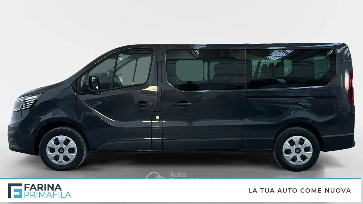 Usata Renault Trafic 150 CV (110 kW) 2024 Gray Monovolume