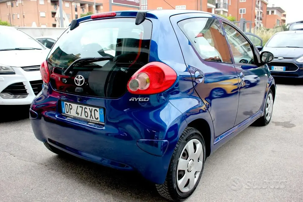 Käytetty Toyota Aygo 68 HP (50 kW) 2008 Sininen Viistoperä