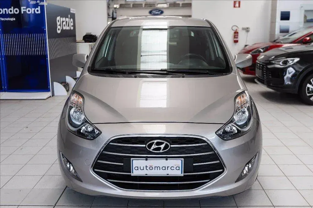 Usata Hyundai ix20 90 CV (66 kW) 2017 Argento metallizzato Utilitaria