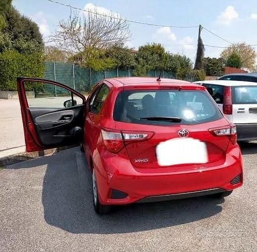 Usata Toyota Yaris 72 CV (52 kW) 2019 Rosso Berlina