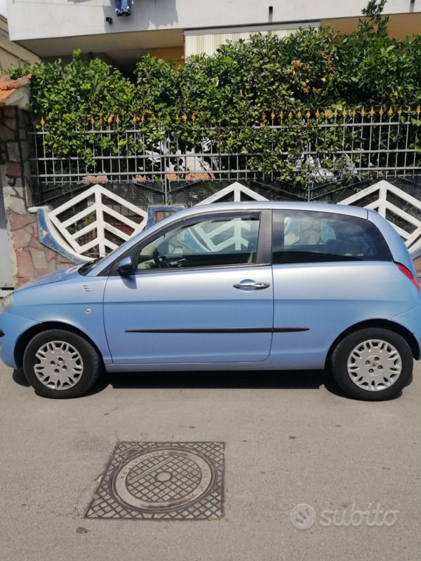Usata 2004 Lancia Ypsilon Due volumi | 1650 € (Buon prezzo) - Immagine 1/4