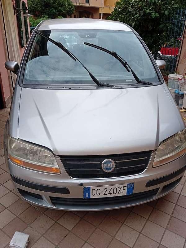 Usata Fiat Idea Active 69 CV (50 kW) 2004 Argento Monovolume