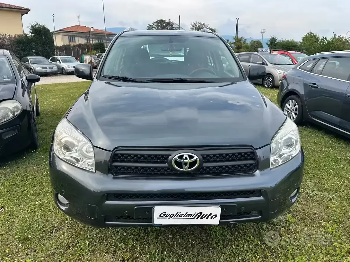 Usata Toyota RAV4 Sol 136 CV (100 kW) 2007 Grigio SUV