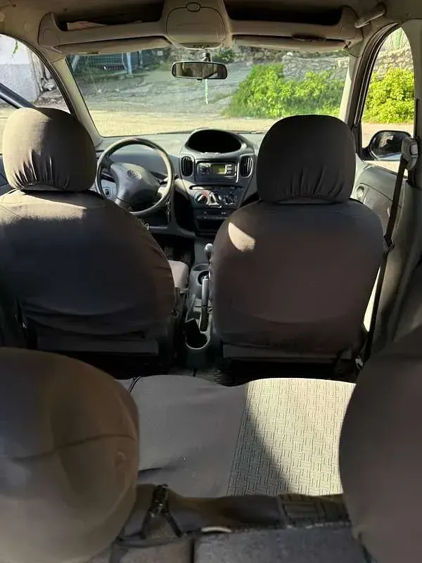 Usata Toyota Yaris Verso Sol 86 CV (63 kW) 2000 Argento Monovolume