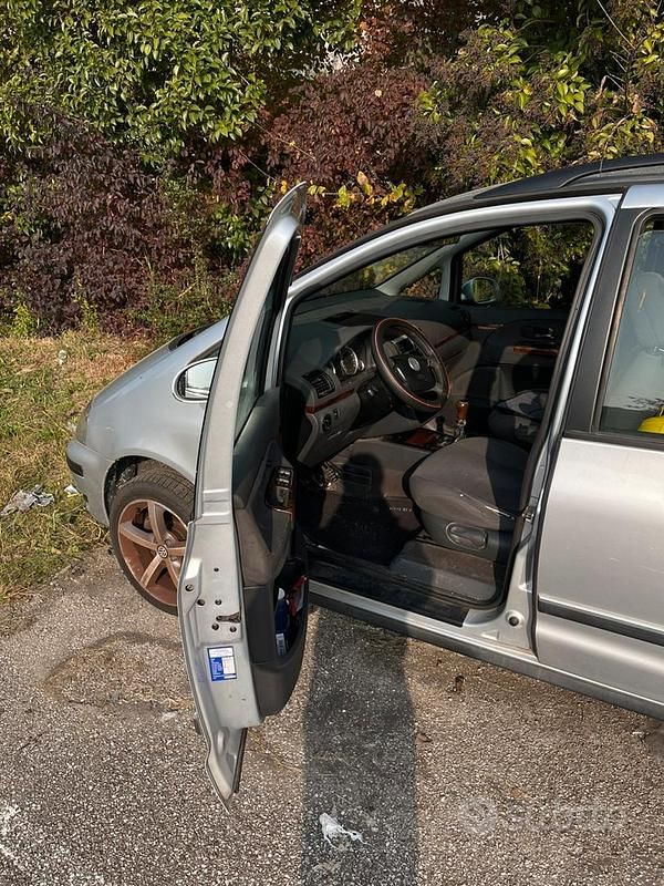 Usata VW Sharan 115 CV (84 kW) 2024 Grigio Monovolume