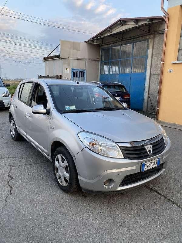 Usata Dacia Sandero Lauréate 75 CV (55 kW) 2009 Berlina