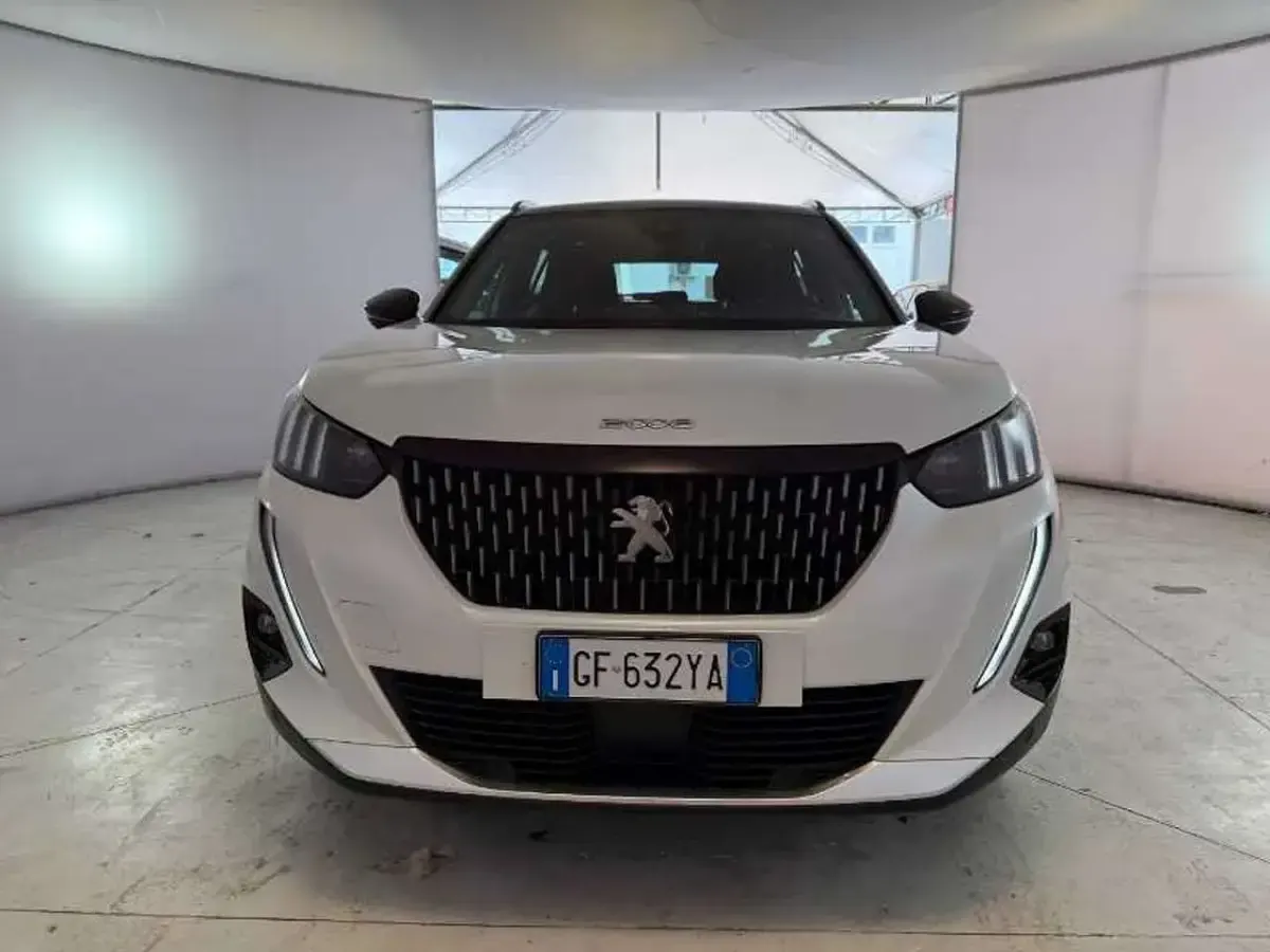 Usata Peugeot 2008 GT 131 CV (96 kW) 2022 Bianco madreperla SUV