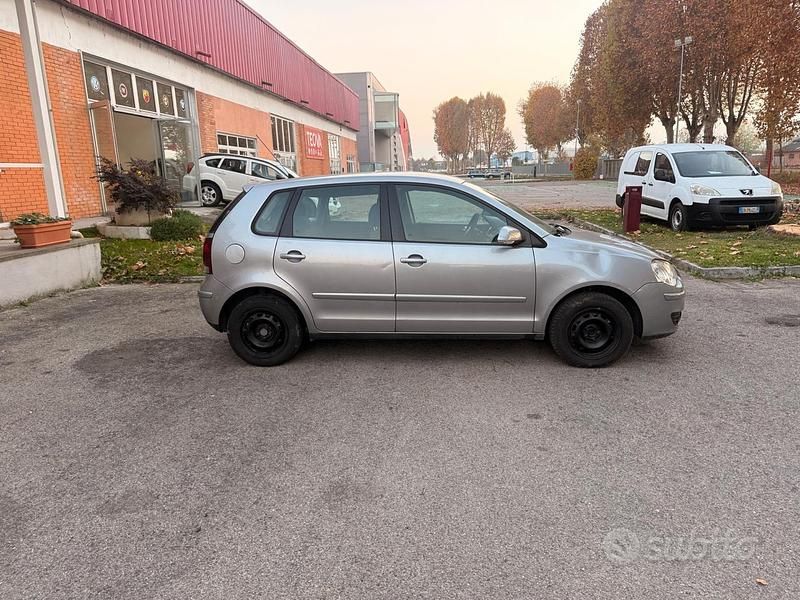 Usata VW Polo Trendline 69 CV (50 kW) 2006 Grigio Utilitaria