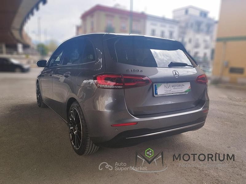 Usata Mercedes B180 Business 116 CV (85 kW) 2019 Grigio Utilitaria