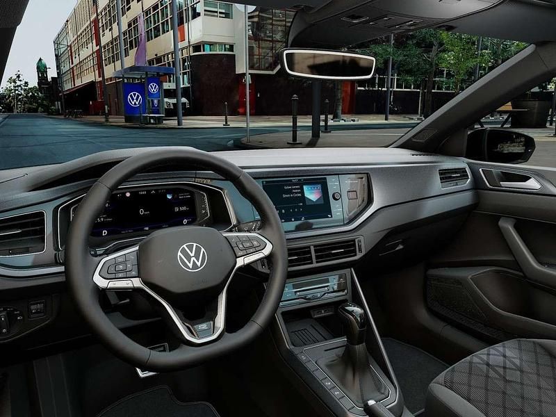 Nuova VW Polo R-line 95 CV (69 kW) 2025 Pure white nero Berlina