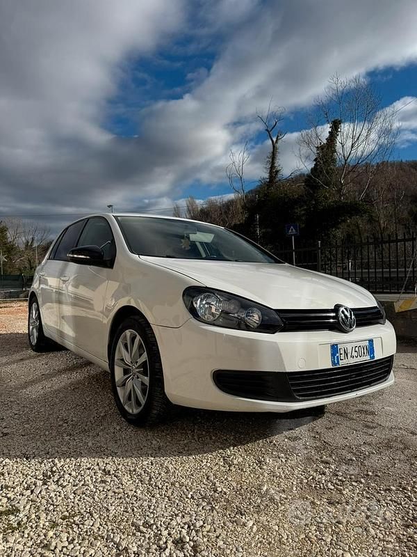 Usata VW Golf VII Comfortline 105 CV (77 kW) 2012 Bianco Berlina
