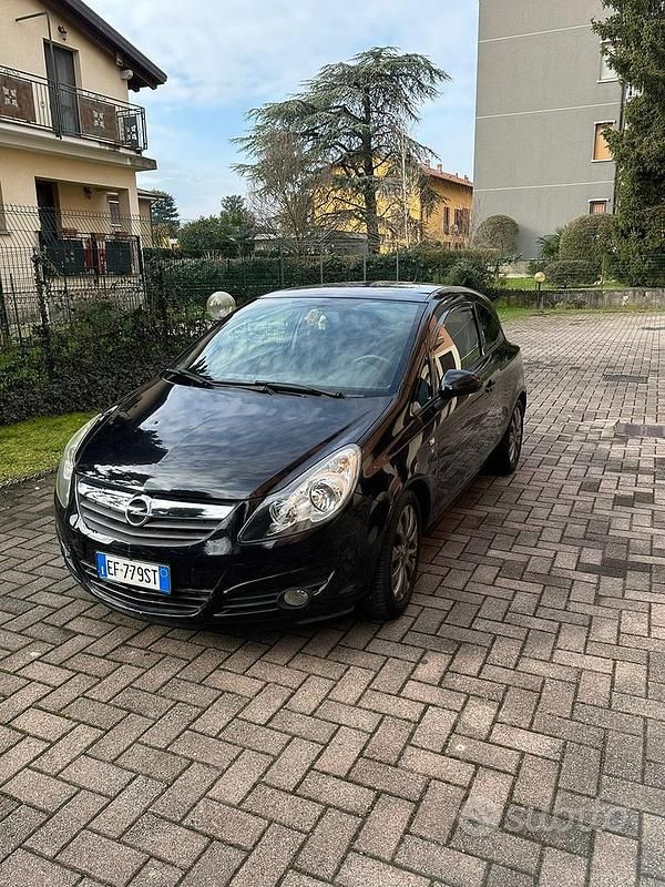 Usata Opel Corsa Club 86 CV (63 kW) 2010 Nero Utilitaria