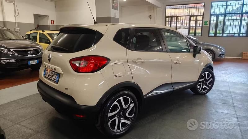 Usata Renault Captur 89 CV (65 kW) 2013 Bianco SUV