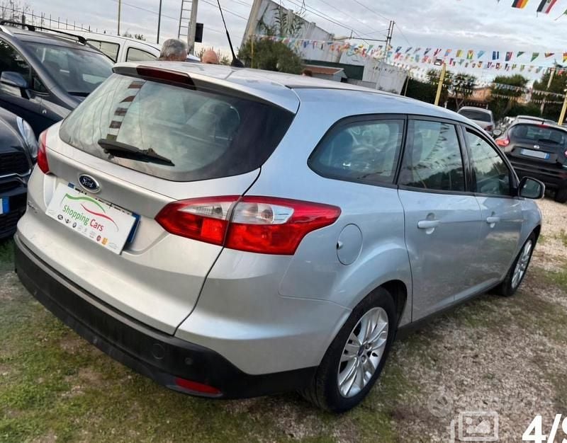 Usata Ford Focus 116 CV (85 kW) 2012 Grigio Station wagon