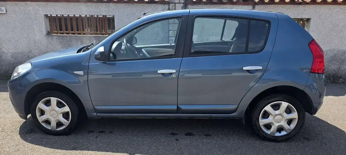 Usata Dacia Sandero Lauréate 75 CV (55 kW) 2011 Berlina