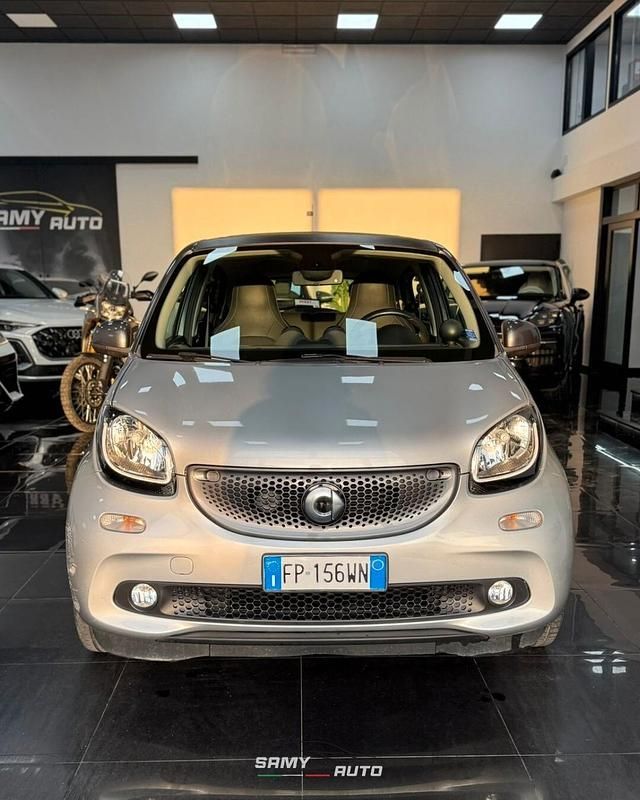 Begagnad Smart ForFour Passion 90 HK (66 kW) 2018 Silver Halvkombi