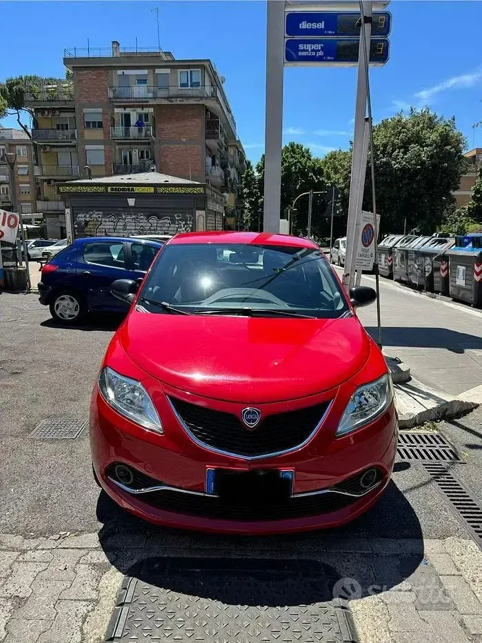 Usata Lancia Ypsilon 60 CV (44 kW) 2015 Utilitaria