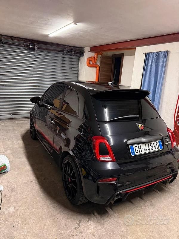 Usata Abarth 695 Competizione 180 CV (132 kW) 2022 Nero Utilitaria