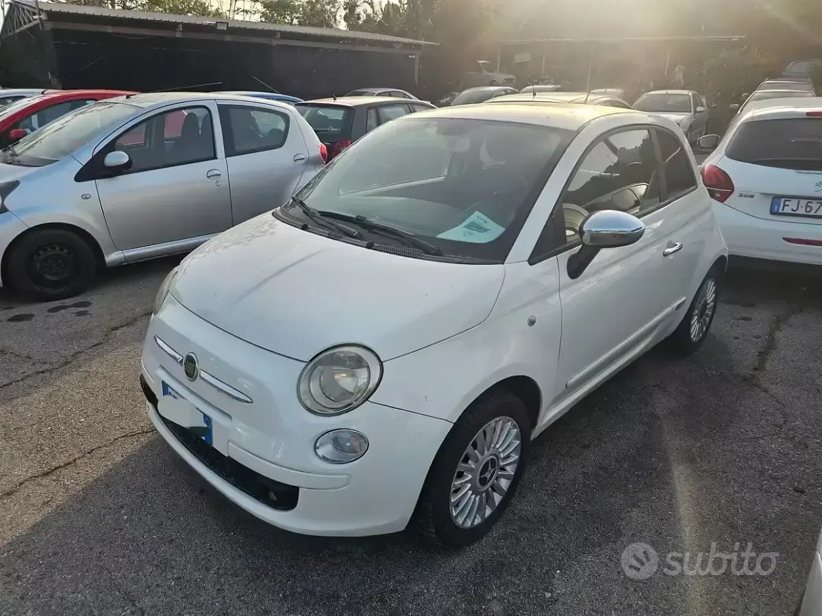 Begagnad Fiat 500 Lounge 75 HK (55 kW) 2008 Vit Halvkombi