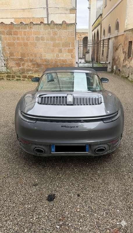 Usata Porsche 992 385 CV (283 kW) 2025 Grigio Cabrio