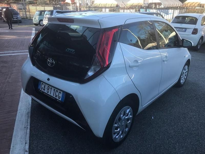 Usata Toyota Aygo Connect Style 72 CV (52 kW) 2020 Bianco Utilitaria