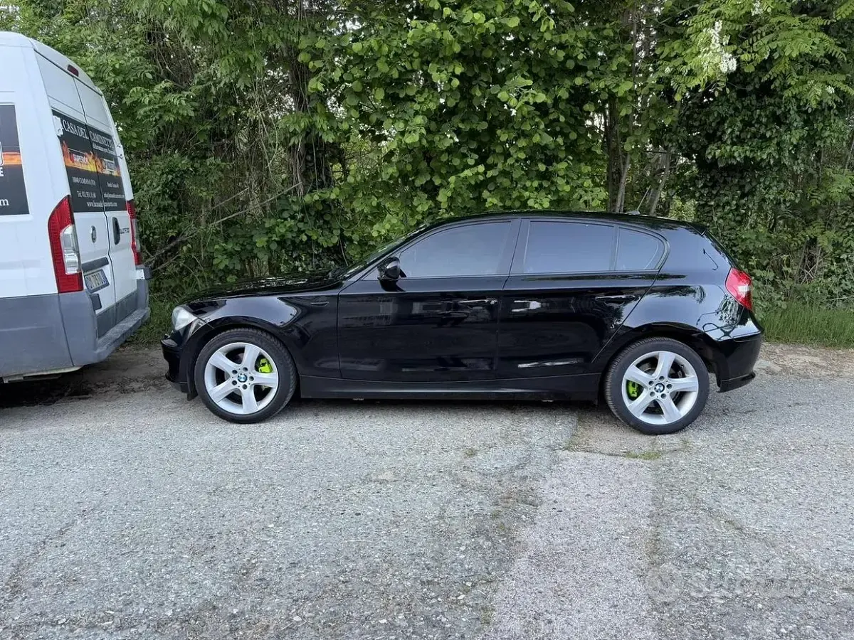 Usata BMW 120 177 CV (130 kW) 2010 Nero Utilitaria