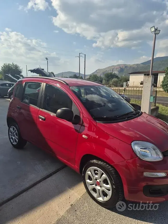 Usata Fiat Panda Lounge 80 CV (58 kW) 2013 Rosso Utilitaria