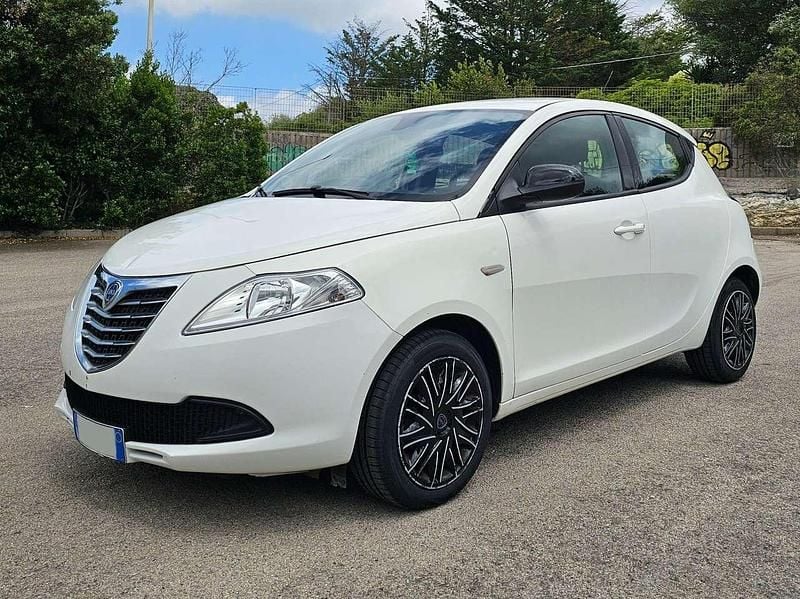 Usata Lancia Ypsilon Gold 69 CV (50 kW) 2013 Other Utilitaria
