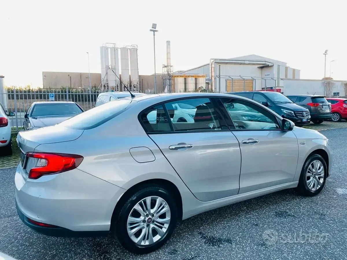Usata Fiat Tipo Lounge 95 CV (69 kW) 2018 Grigio Berlina
