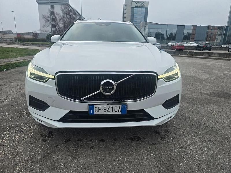 Usata Volvo XC60 Momentum 197 CV (144 kW) 2021 Bianco SUV
