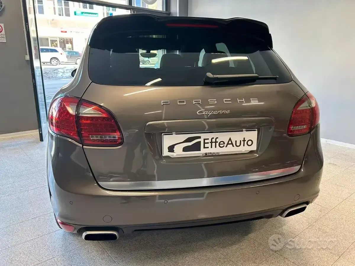 Usata Porsche Cayenne 245 CV (180 kW) 2013 Grigio SUV
